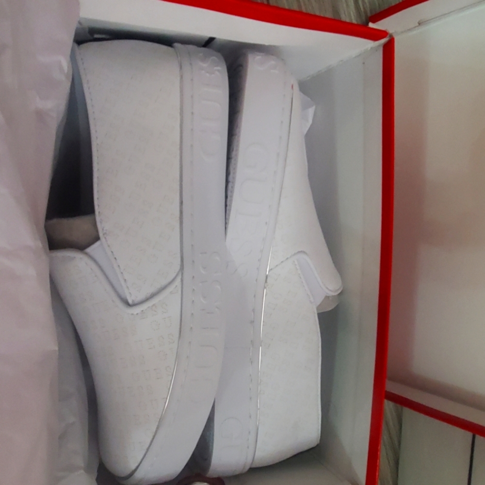 Guess Shoes - Picture 6 of 6